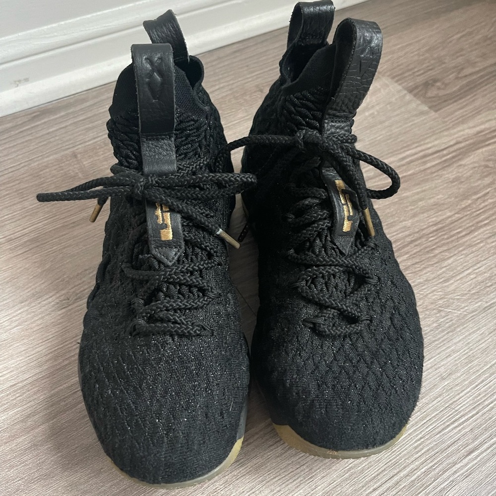 Nike LeBron 15 GS Black Gum Sneaker Size 4.5Y